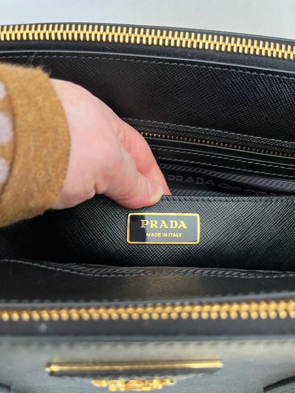 <<SOLD>> Prada Galleria Saffiano Leather Bag - Medium - Authentic - Picture 14 of 17